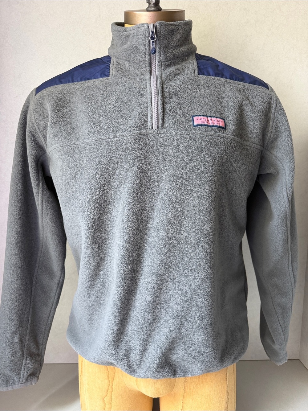 Vineyard Vines Gray Fleece Sz M Quarter-Zip with Navy Shoulder Panels men’s